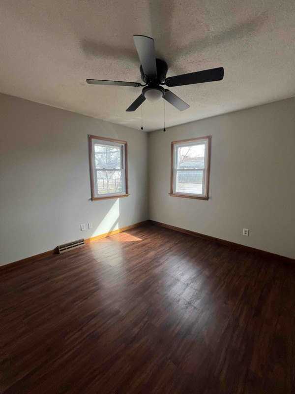 221 W Bedford St - Photo 4 of 7