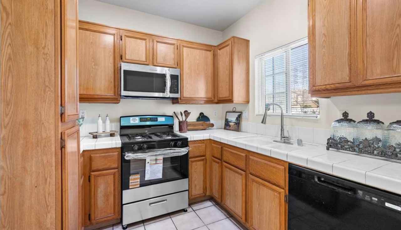 7050 Dinwiddie St - Photo 7 of 18