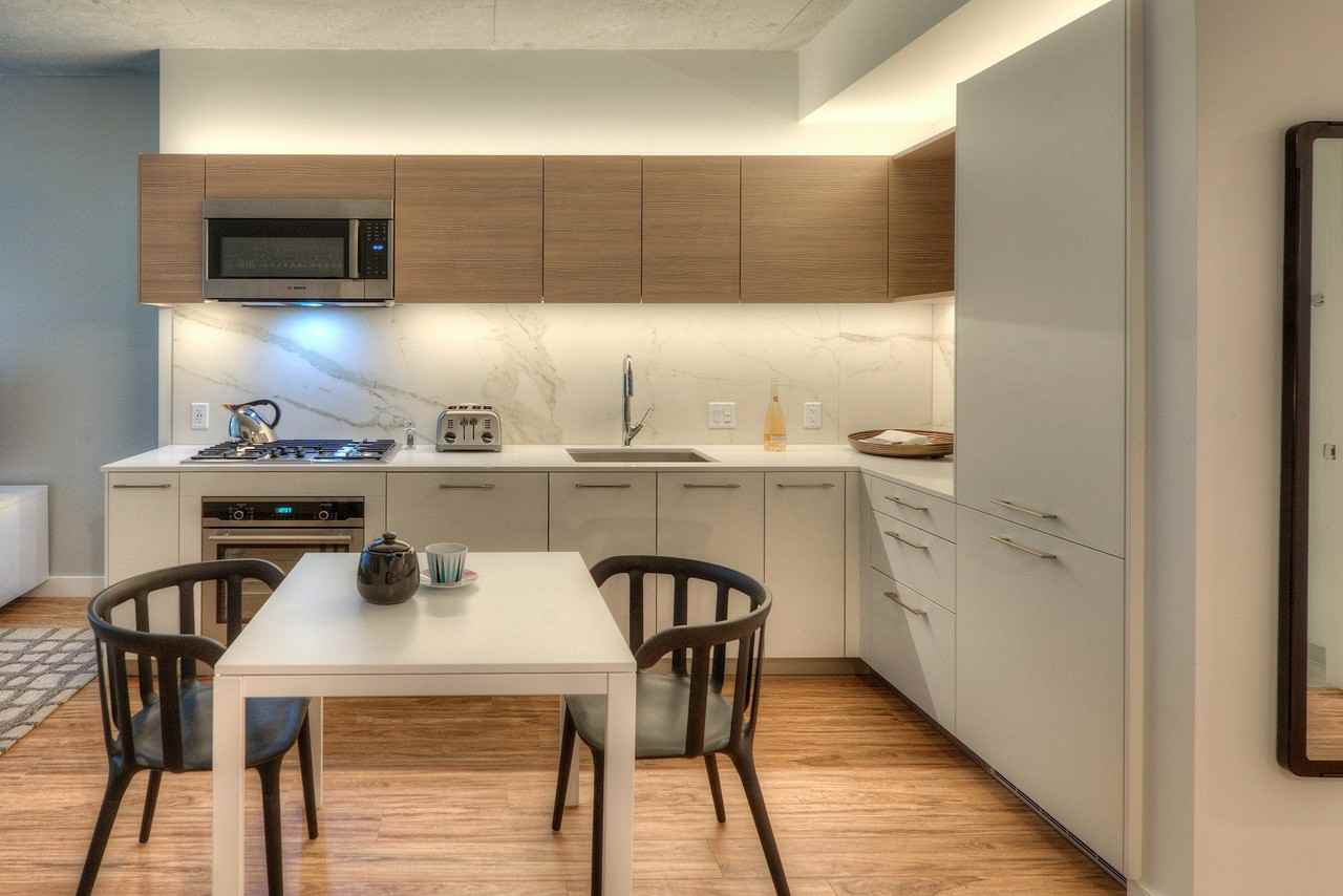 169 N Desplaines St - Photo 4 of 13