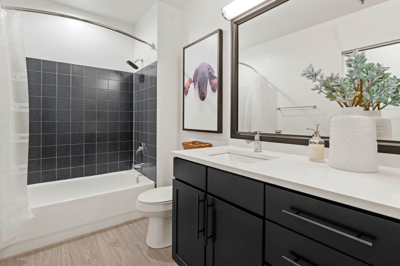 1407 S State St - Photo 7 of 12