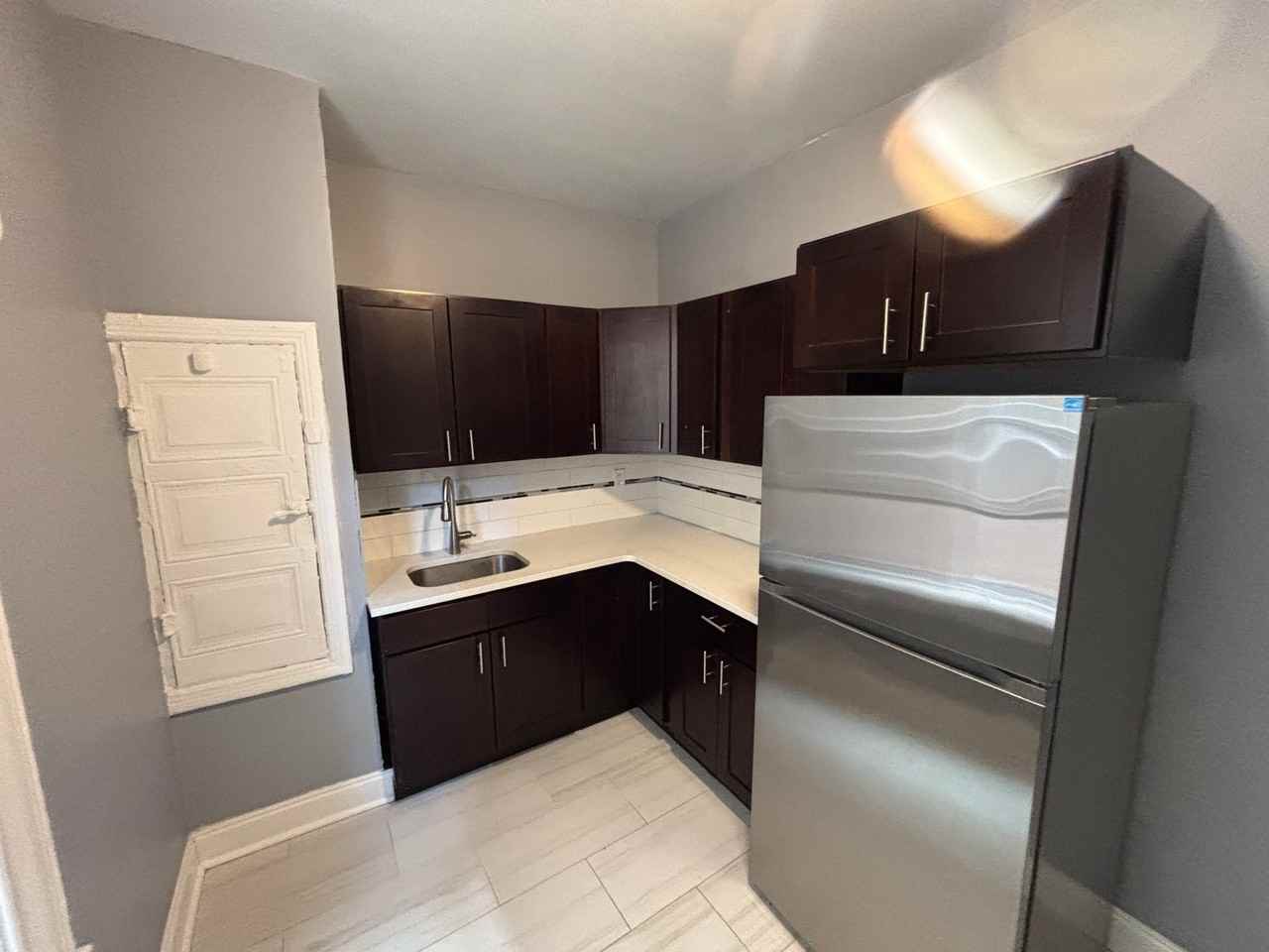 645 Bergen Ave - Photo 2 of 8