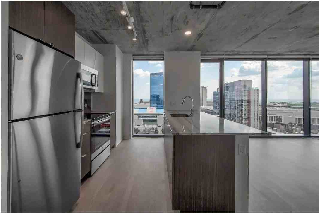 2107 S Wabash Ave - Photo 4 of 16