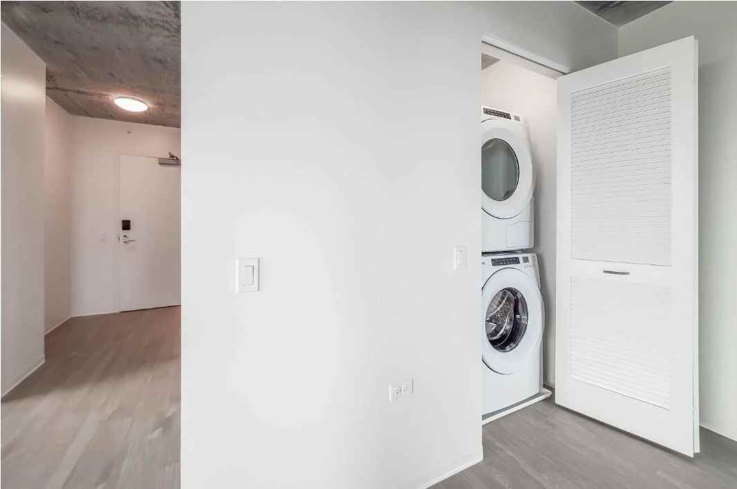 2107 S Wabash Ave - Photo 6 of 16