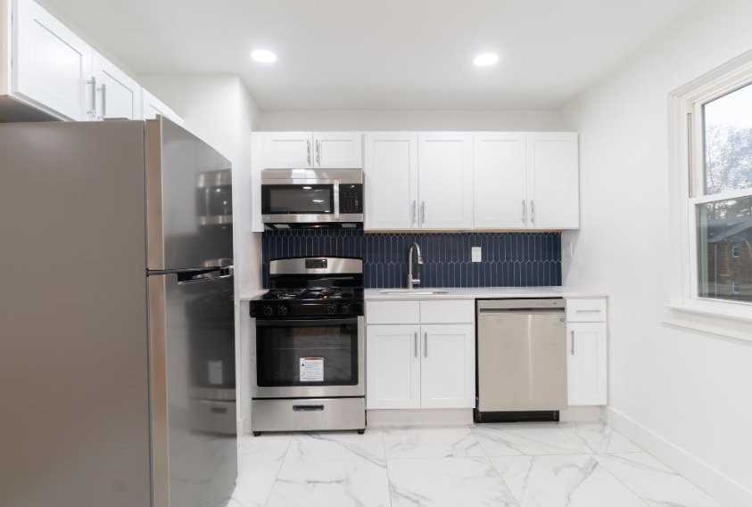 500 Adams Ln - Photo 3 of 14