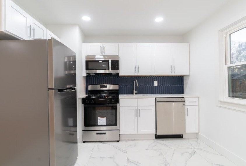 500 Adams Ln - Photo 4 of 14