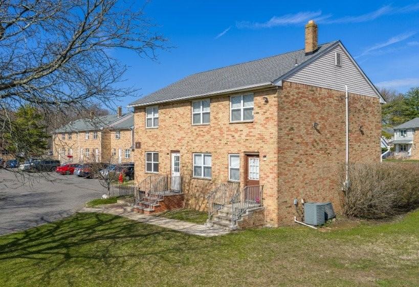 500 Adams Ln - Photo 5 of 14