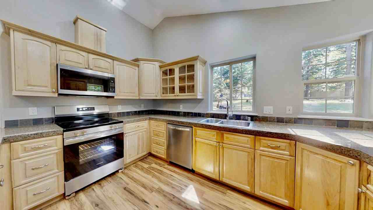 6700 Ridgeway Drive - Photo 6 of 50