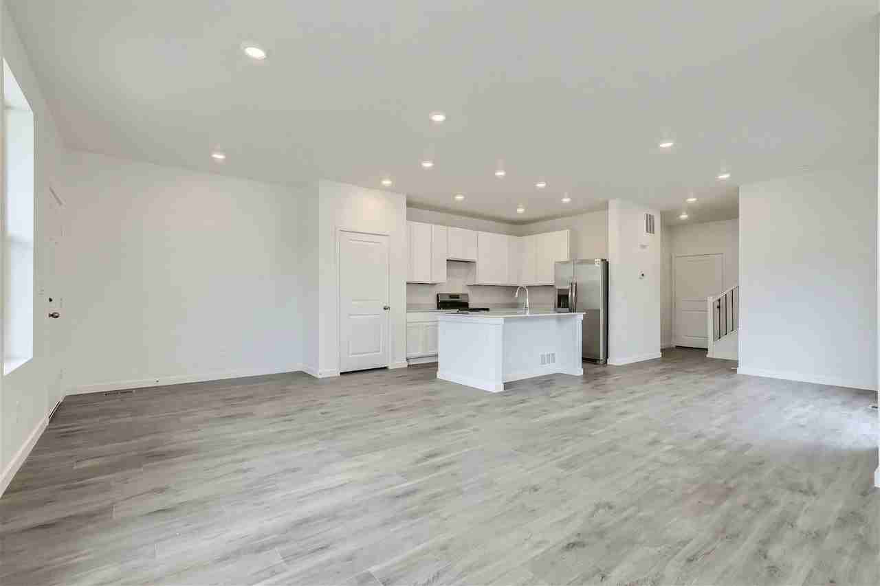 560 Cottonwood Avenue - Photo 6 of 29