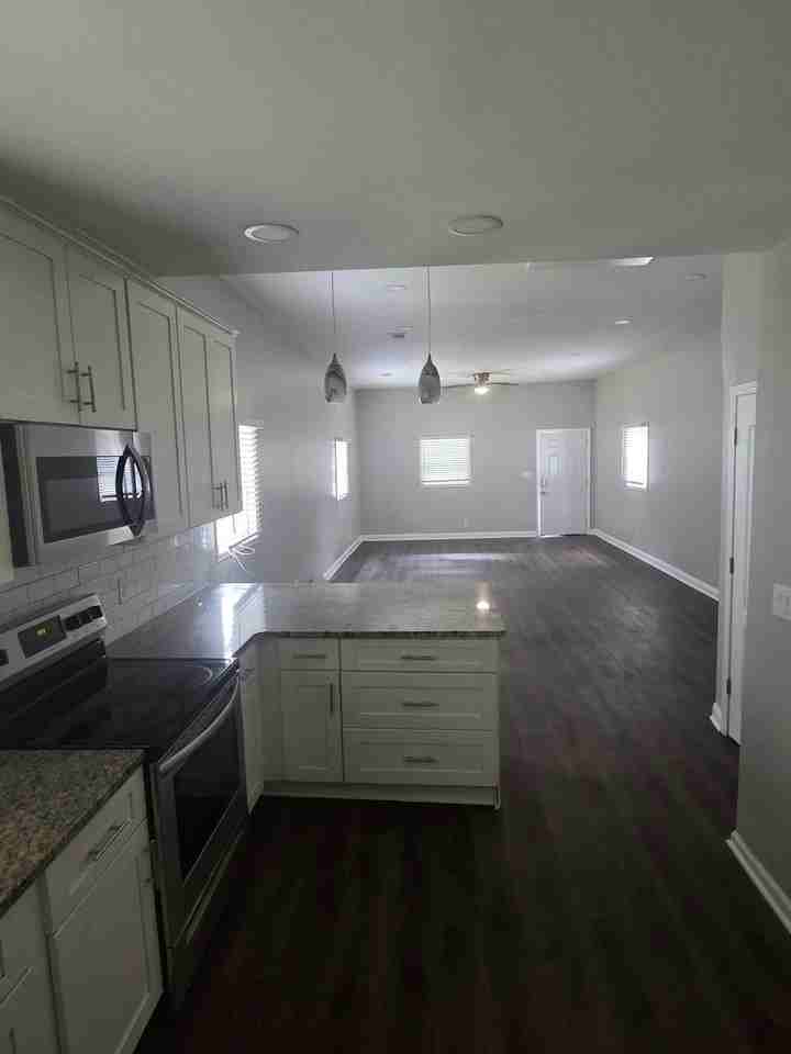 960 Sims Street Southwest - Photo 3 of 31