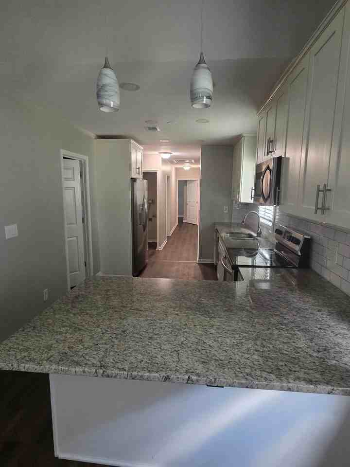 960 Sims Street Southwest - Photo 4 of 31