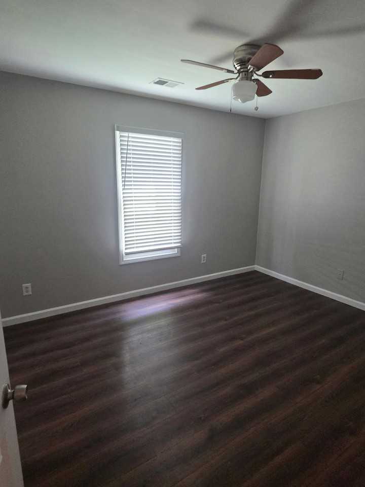 960 Sims Street Southwest - Photo 5 of 31