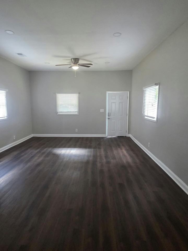 960 Sims Street Southwest - Photo 7 of 31