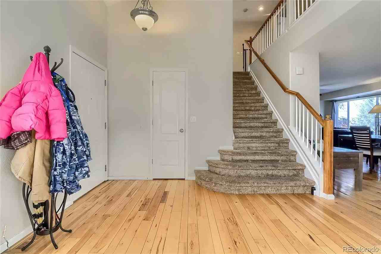 16239 Hedgeway Drive - Photo 3 of 33