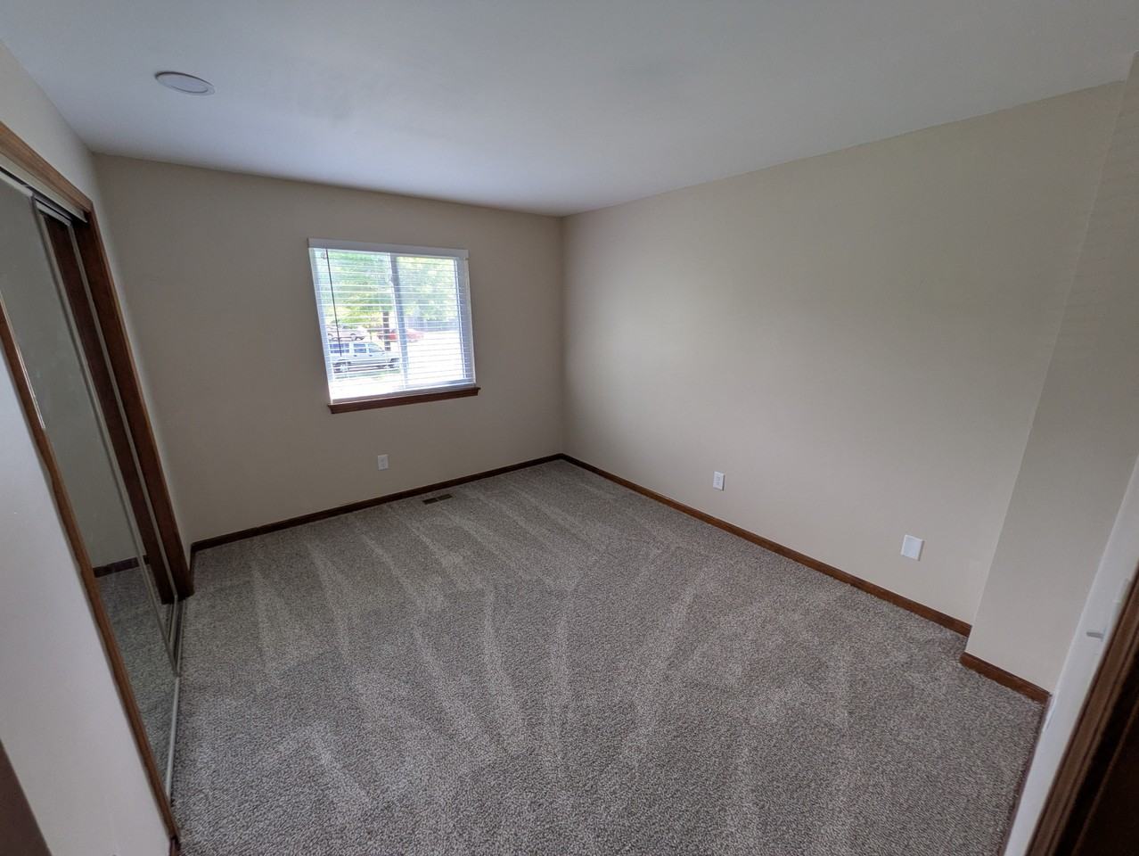 22 Nw Lakeview Blvd Apt A #22A - Photo 4 of 8