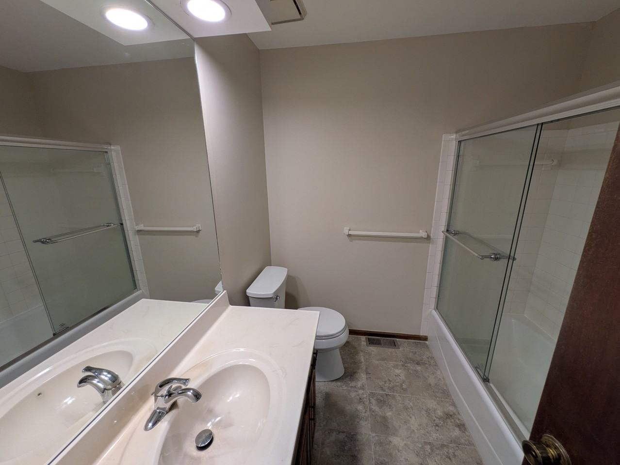 22 Nw Lakeview Blvd Apt A #22A - Photo 6 of 8