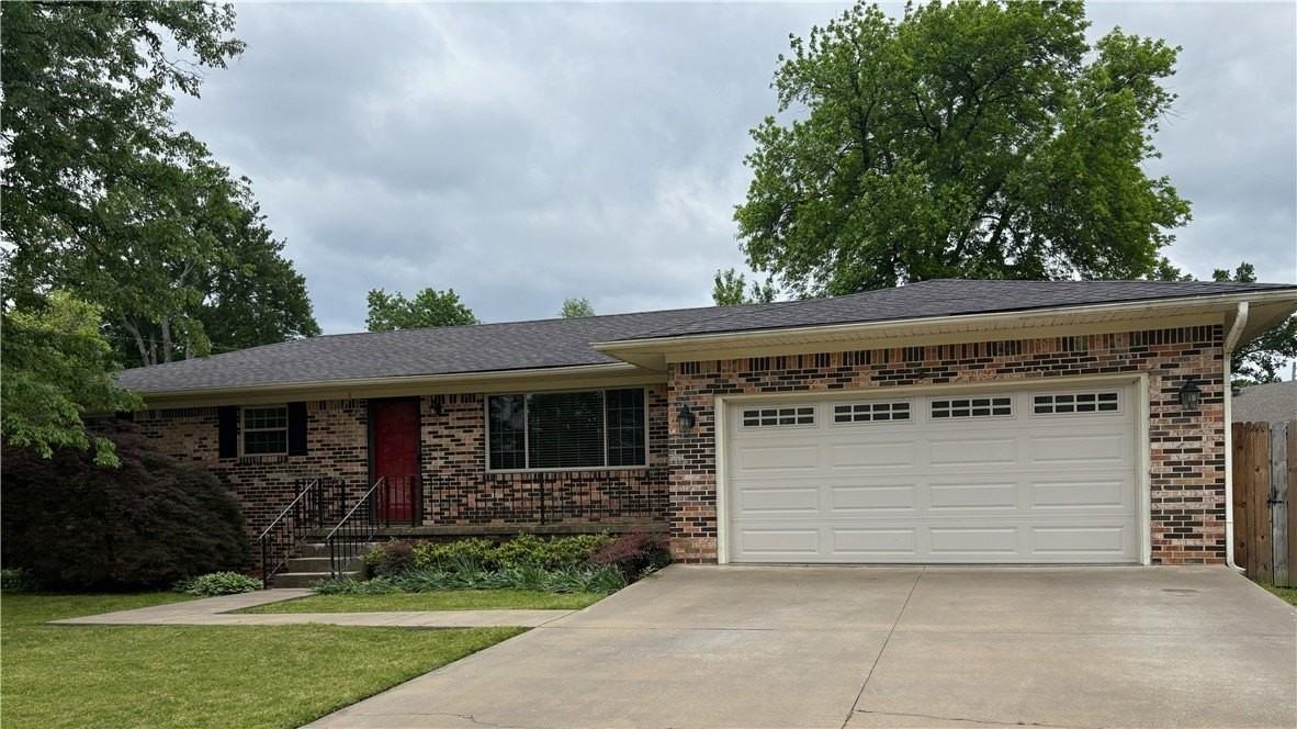 3700 Dallas St - Photo 3 of 33