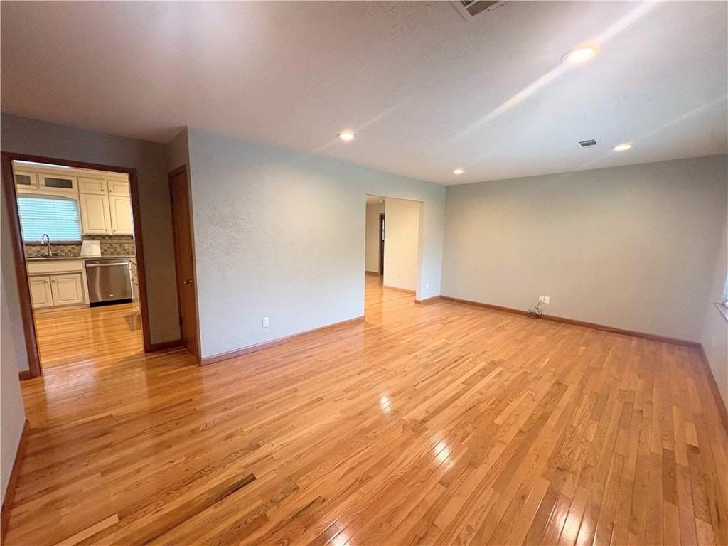 3700 Dallas St - Photo 5 of 33