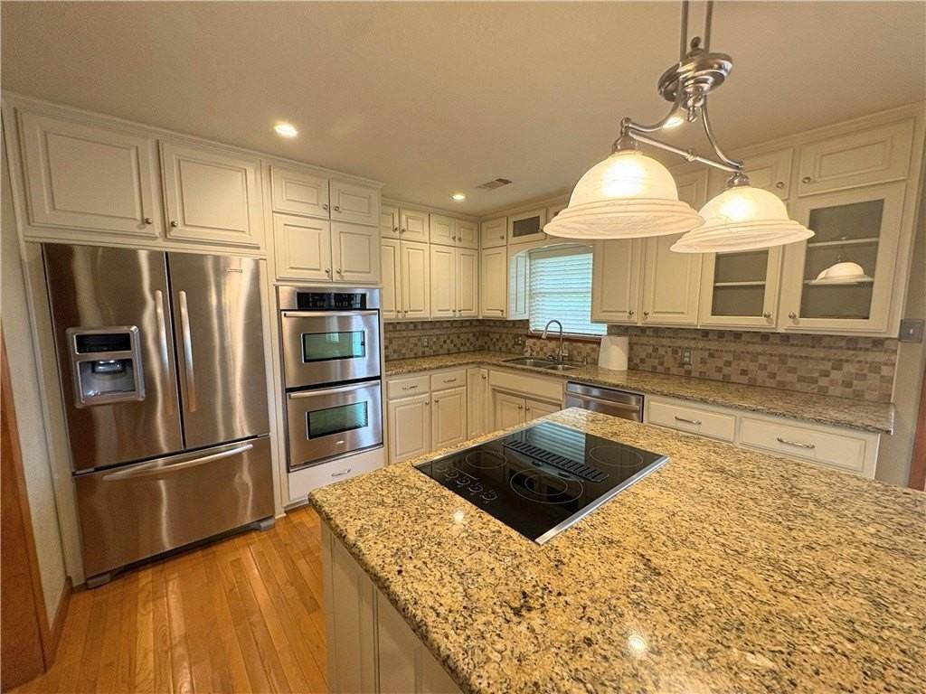 3700 Dallas St - Photo 6 of 33