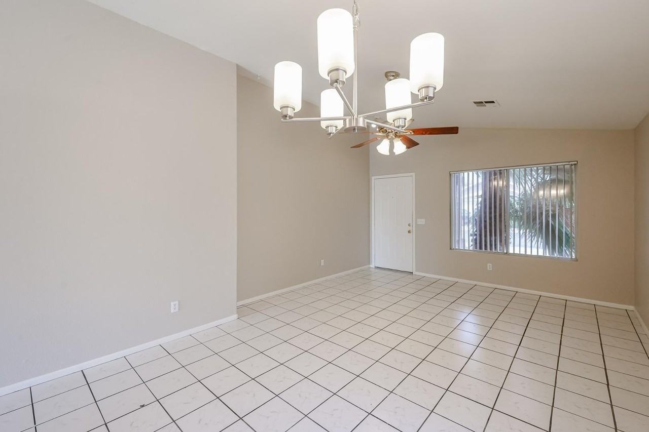3215 W Abraham Ln - Photo 5 of 25