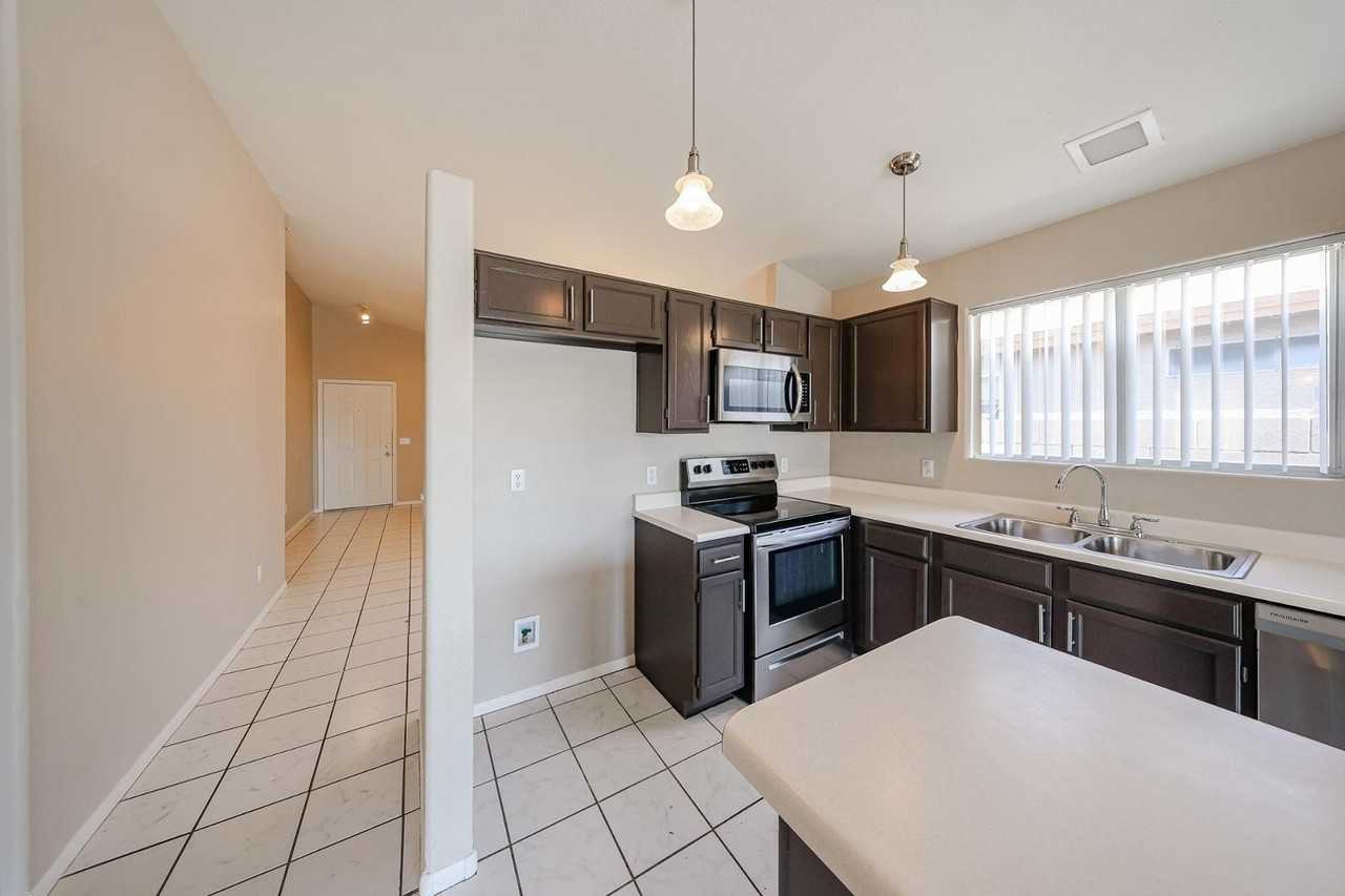 3215 W Abraham Ln - Photo 7 of 25