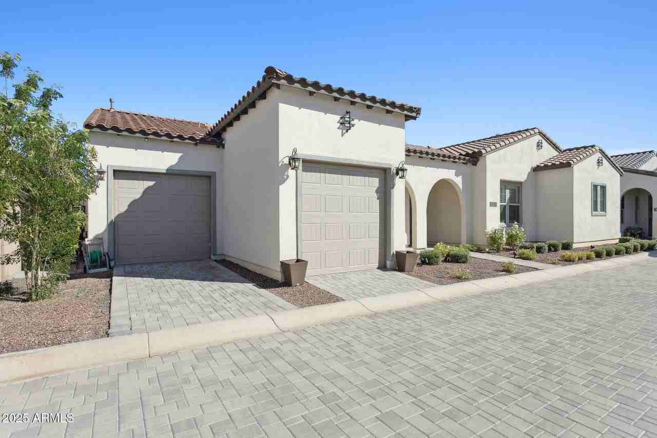 11249 N Blakely St - Photo 7 of 40