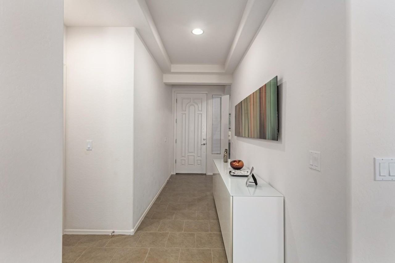 15273 W Edgemont Ave - Photo 5 of 27
