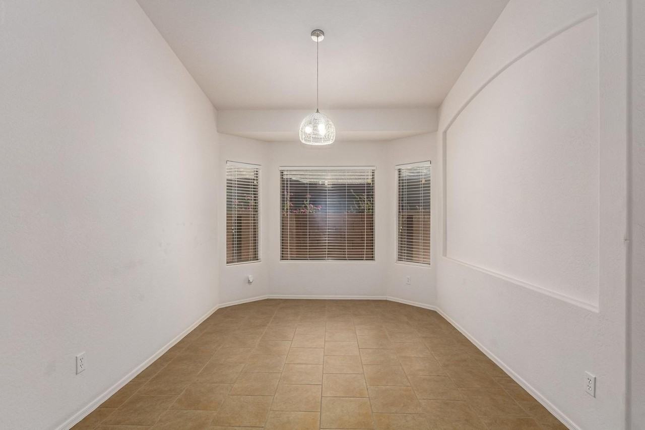 15273 W Edgemont Ave - Photo 7 of 27