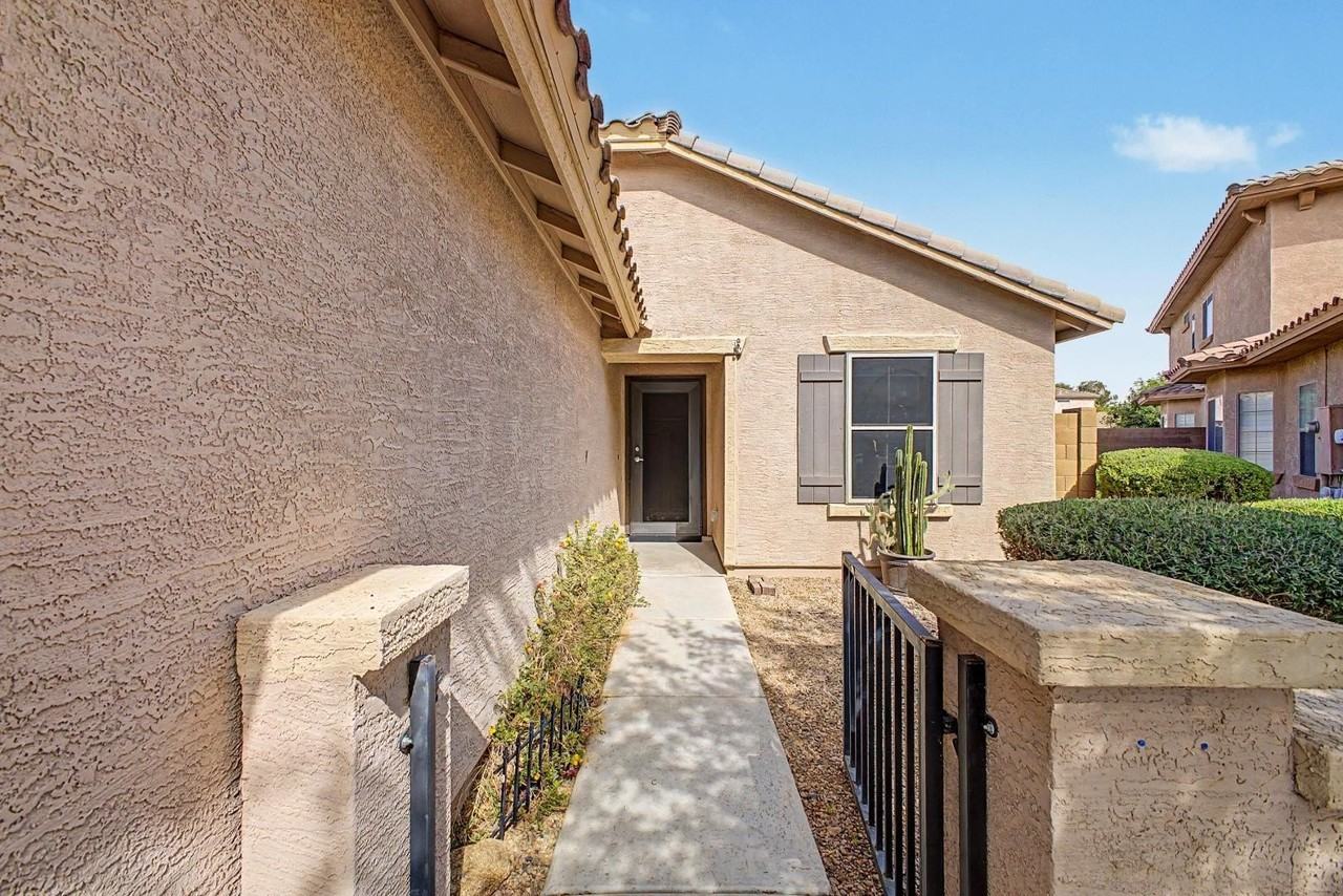 17447 N Marina Ave - Photo 7 of 31