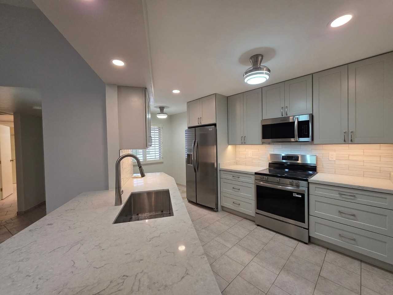 16863 N 103rd Ave - Photo 3 of 7