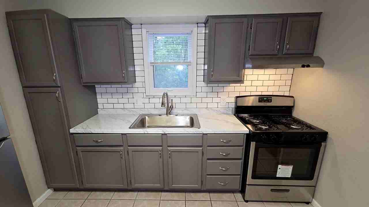 1141 Ne Chester Ave #2 - Photo 3 of 16