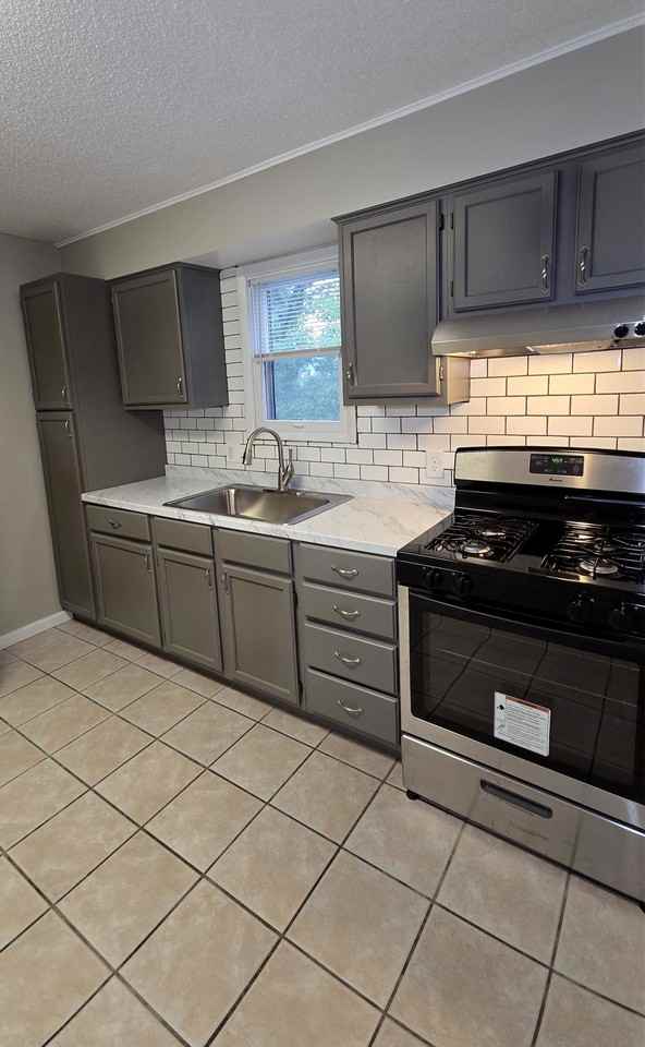 1141 Ne Chester Ave #2 - Photo 4 of 16