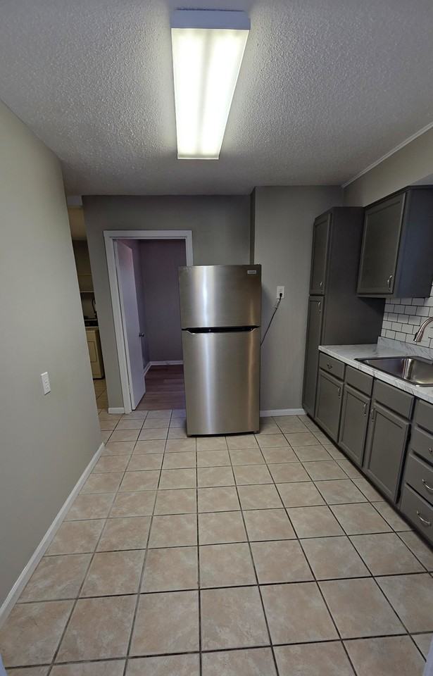 1141 Ne Chester Ave #2 - Photo 5 of 16
