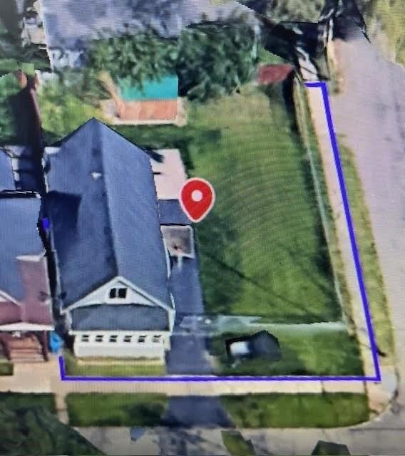 458 Campbell St - Photo 2 of 2