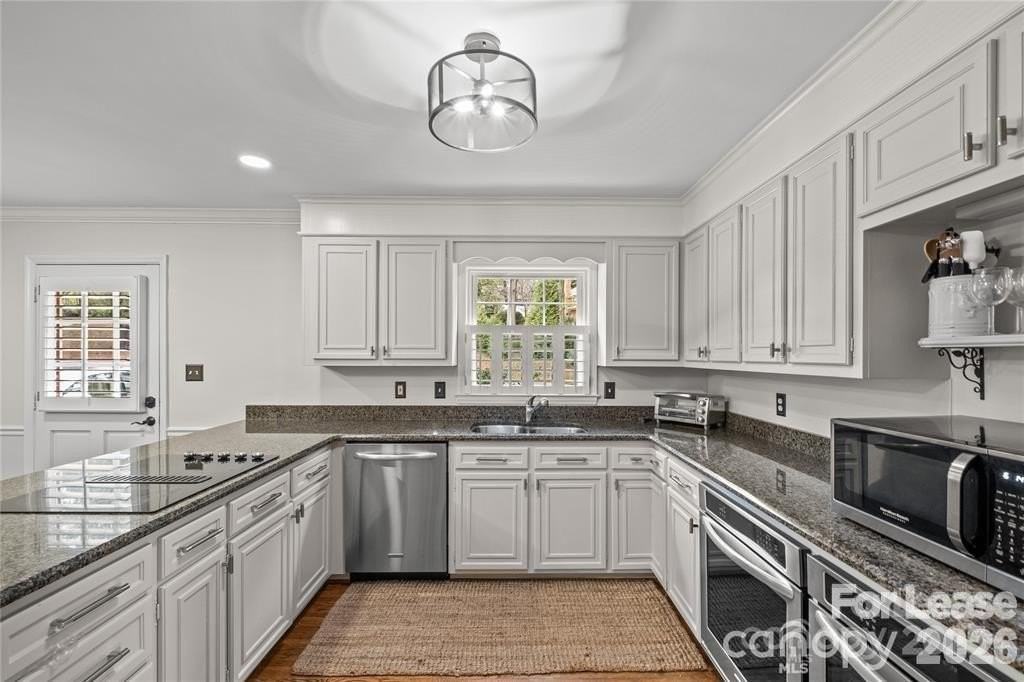 3900 Braxton Dr - Photo 6 of 17