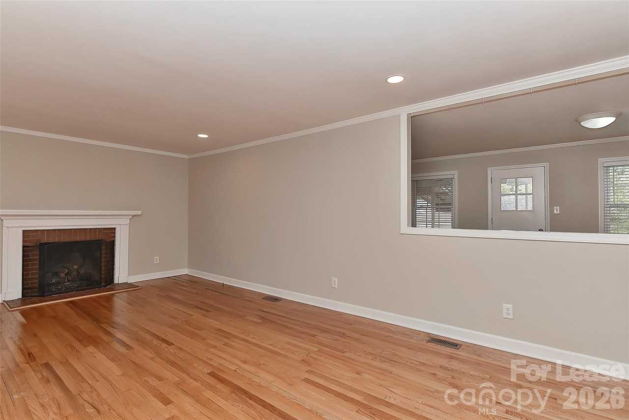 420 Seneca Pl - Photo 6 of 43