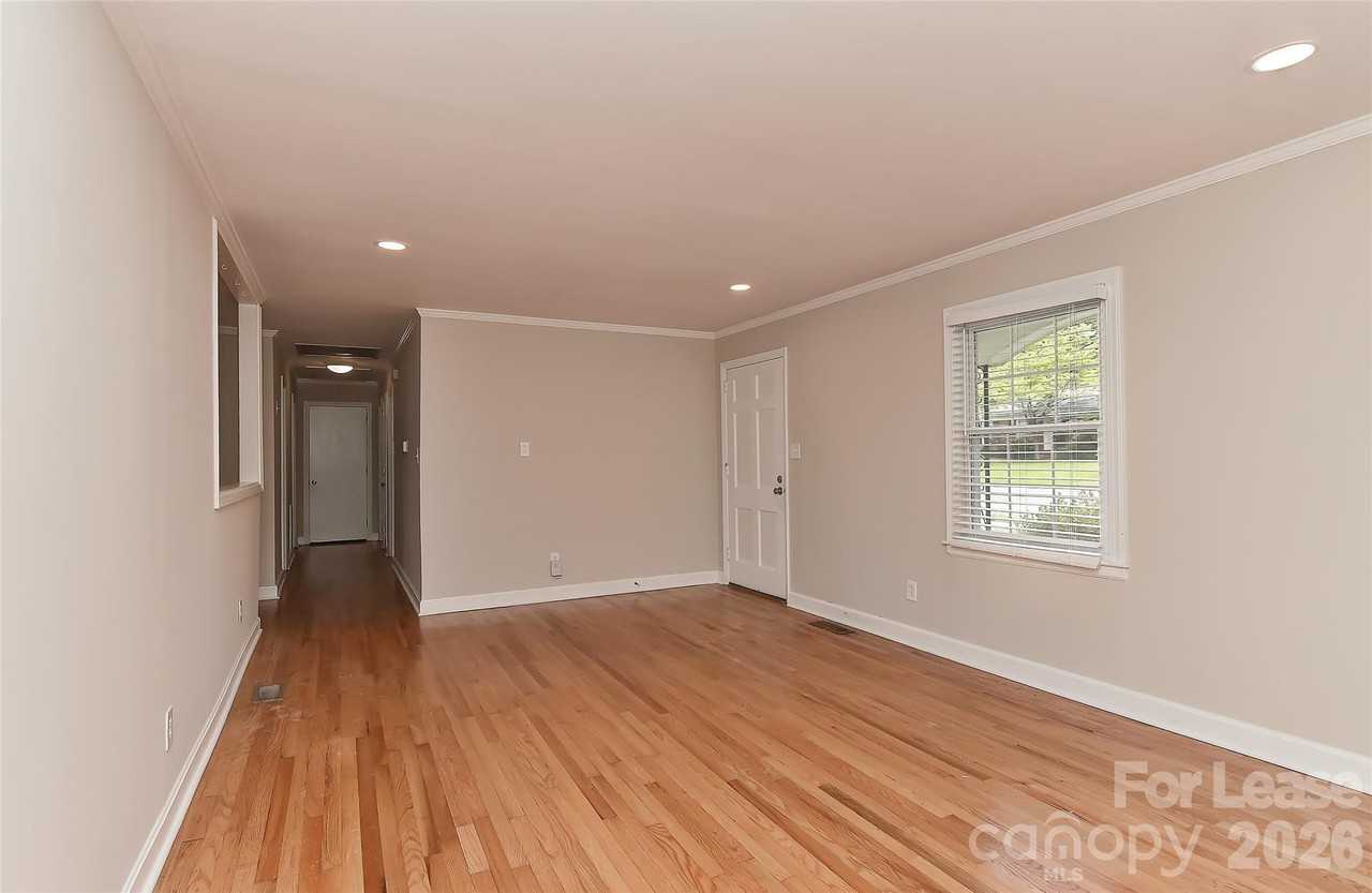 420 Seneca Pl - Photo 7 of 43