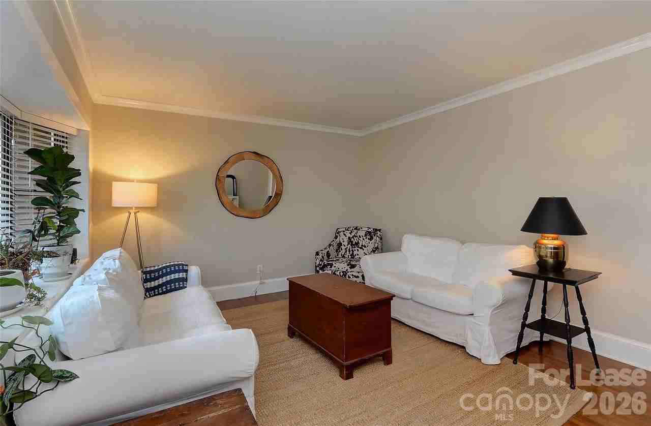 1308 Mockingbird Ln - Photo 4 of 34