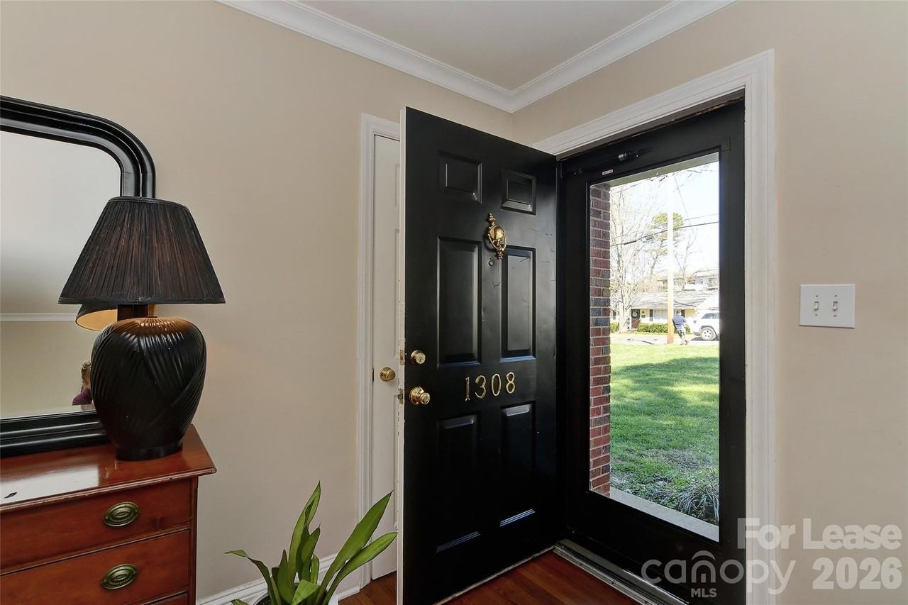 1308 Mockingbird Ln - Photo 7 of 34