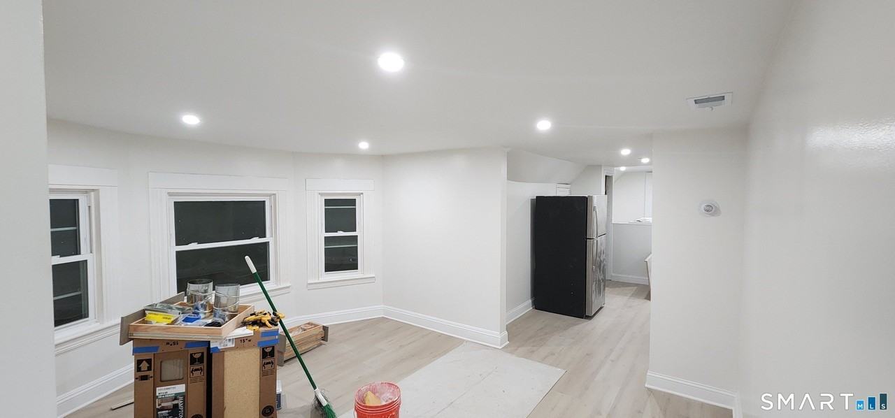 1655 Iranistan Ave - Photo 2 of 10