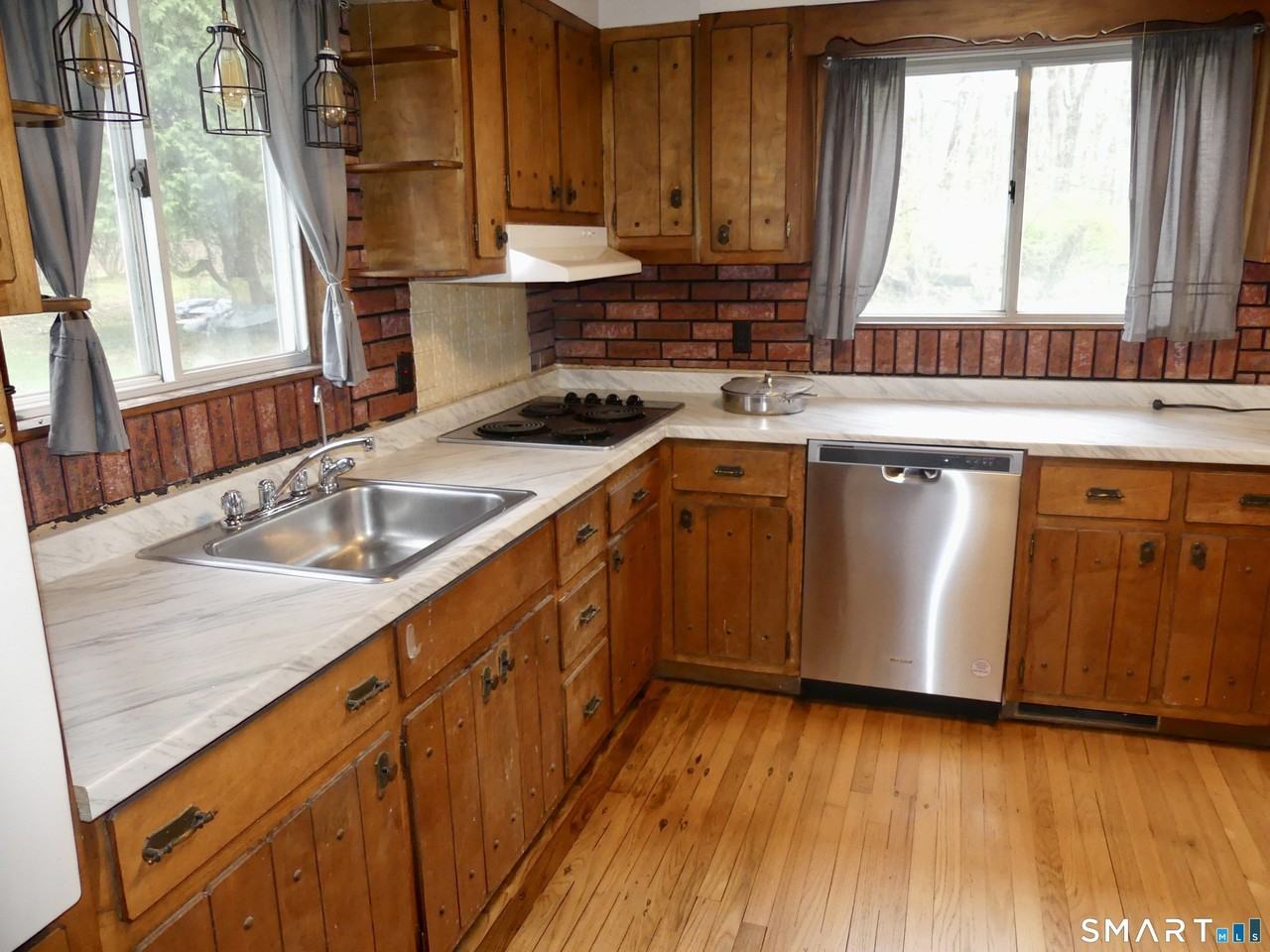 21 Winthrop Rd - Photo 5 of 18