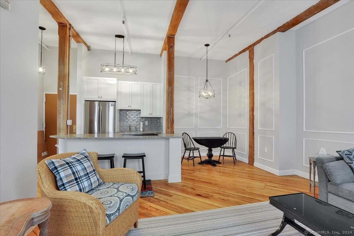 222 Williams St E #416 - Photo 5 of 15