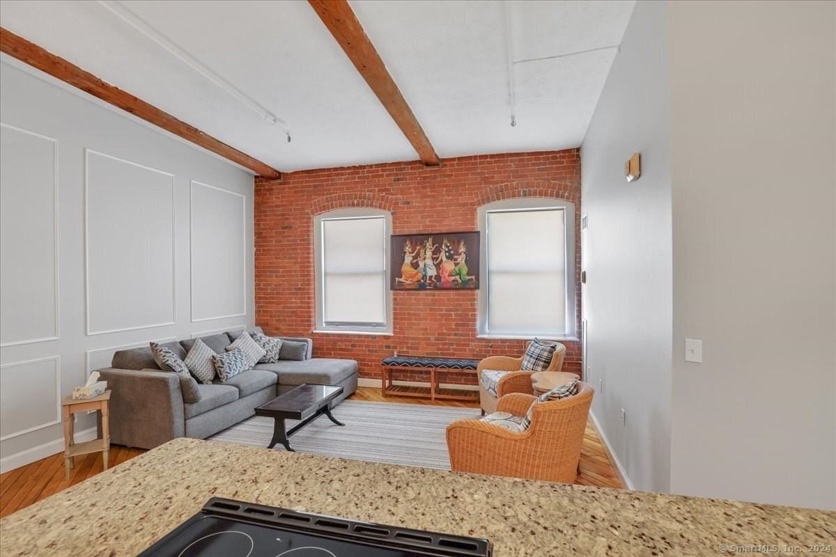 222 Williams St E #416 - Photo 6 of 15