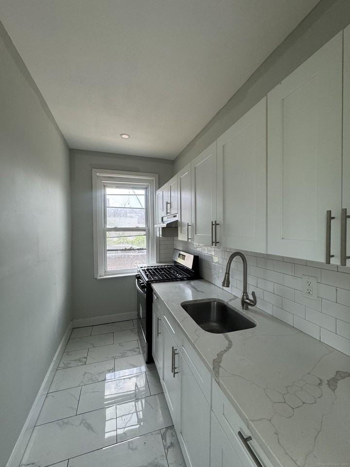 648 Ferry St #3 - Photo 2 of 9