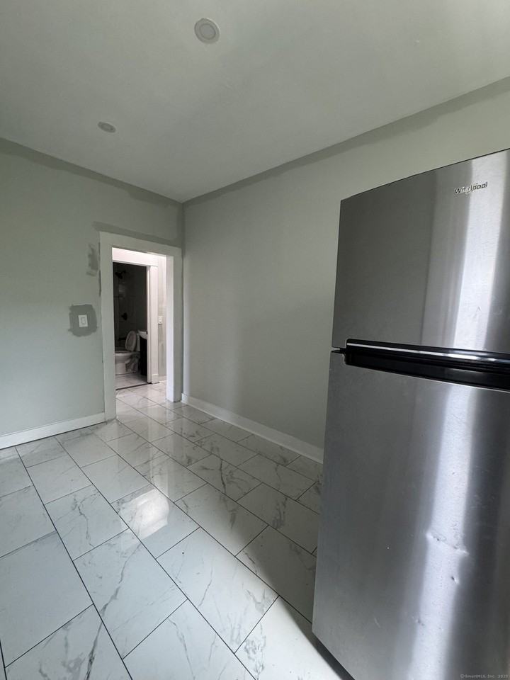 648 Ferry St #3 - Photo 3 of 9