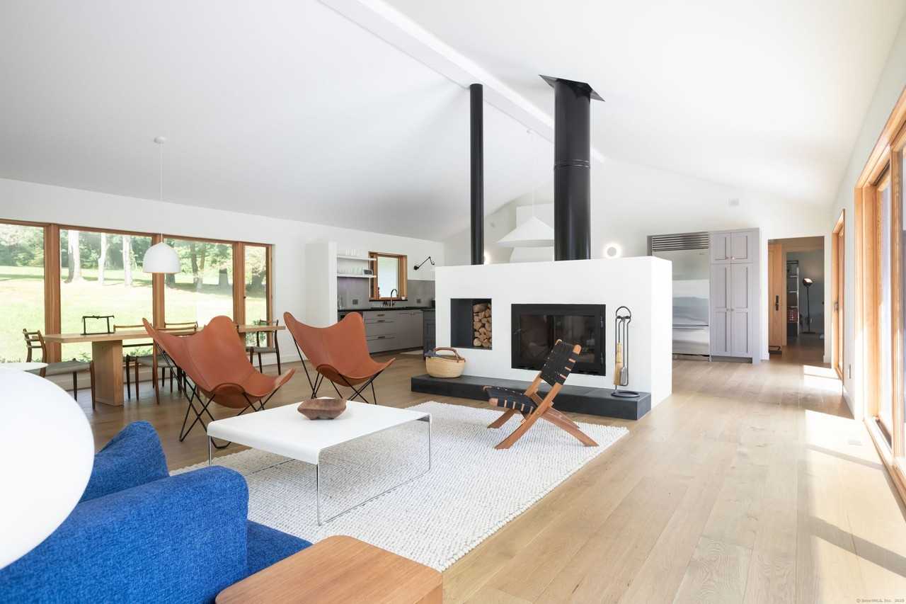 37 Canterbury Ln - Photo 3 of 25