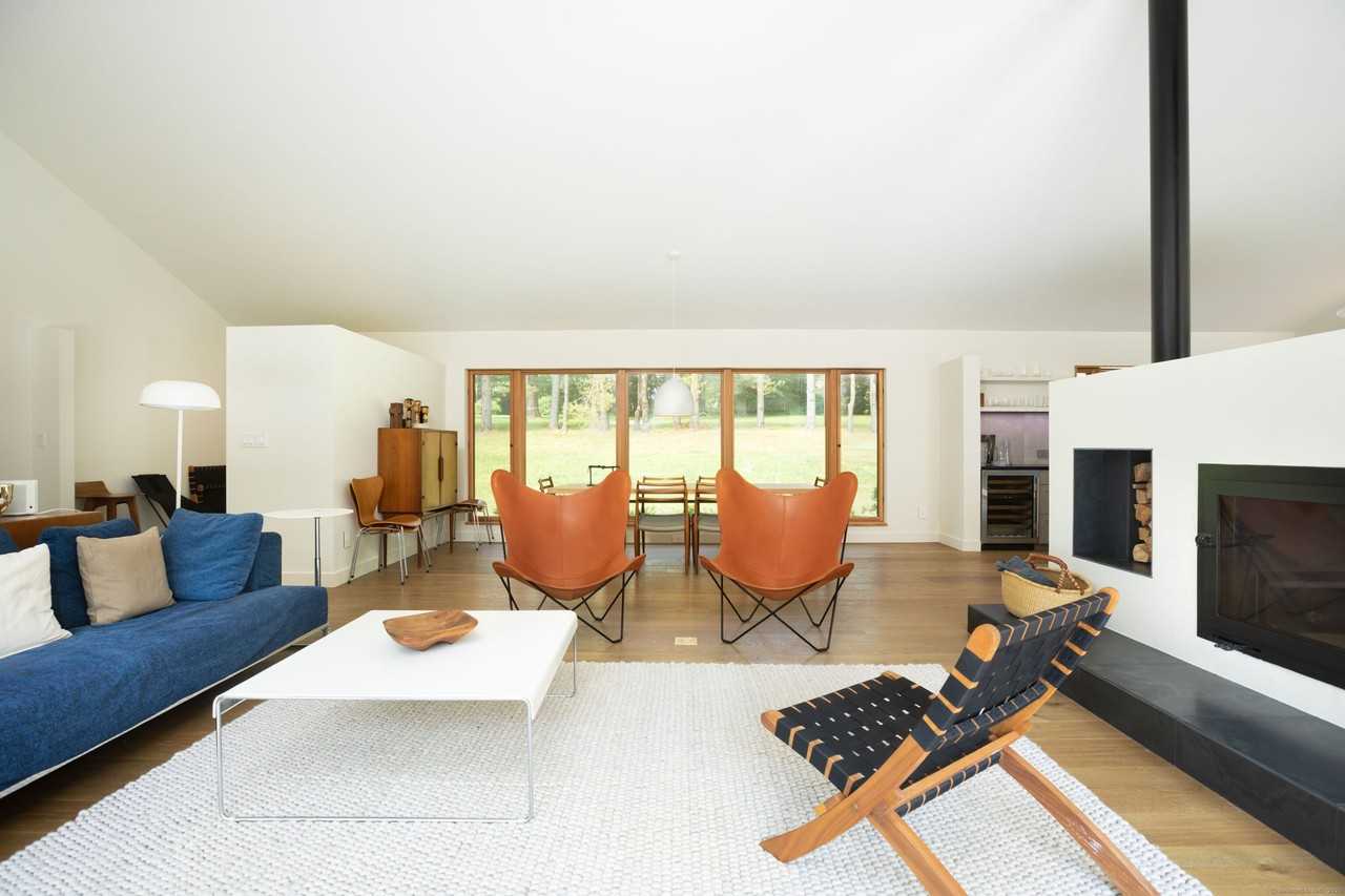 37 Canterbury Ln - Photo 4 of 25