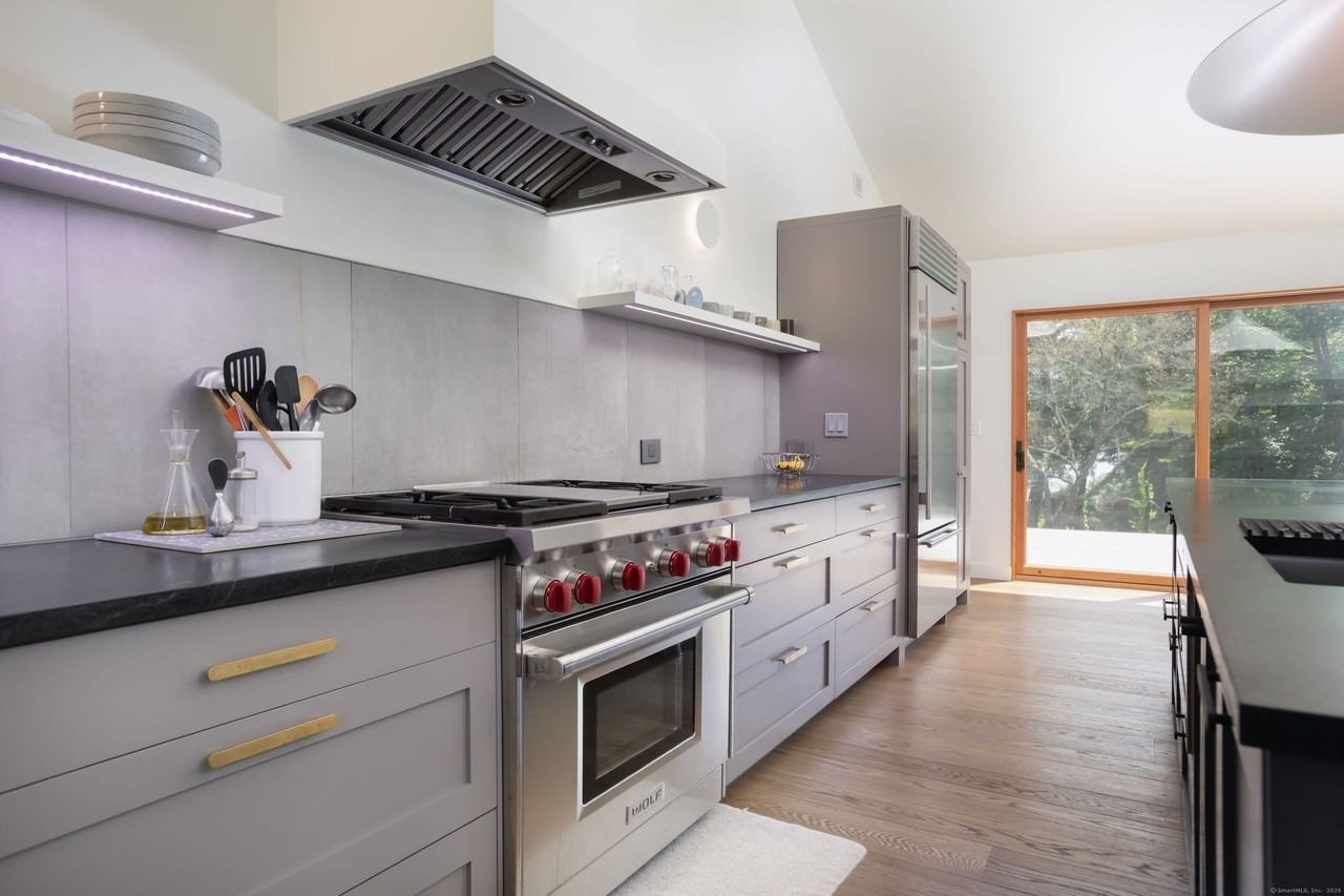 37 Canterbury Ln - Photo 6 of 25