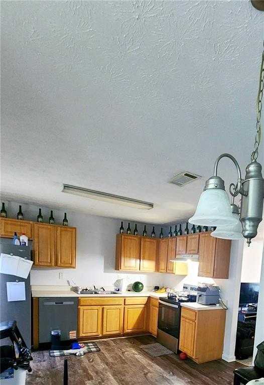 144 Blake Ave - Photo 5 of 13