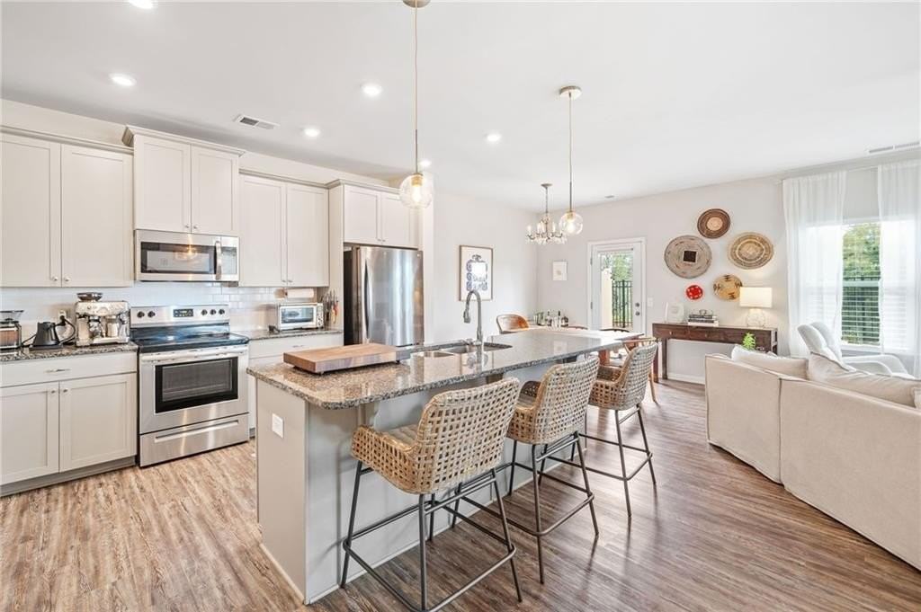175 Madison Bnd - Photo 6 of 40