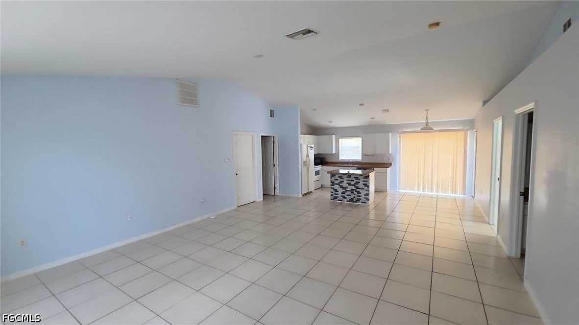 932 Dobbins St E - Photo 6 of 19